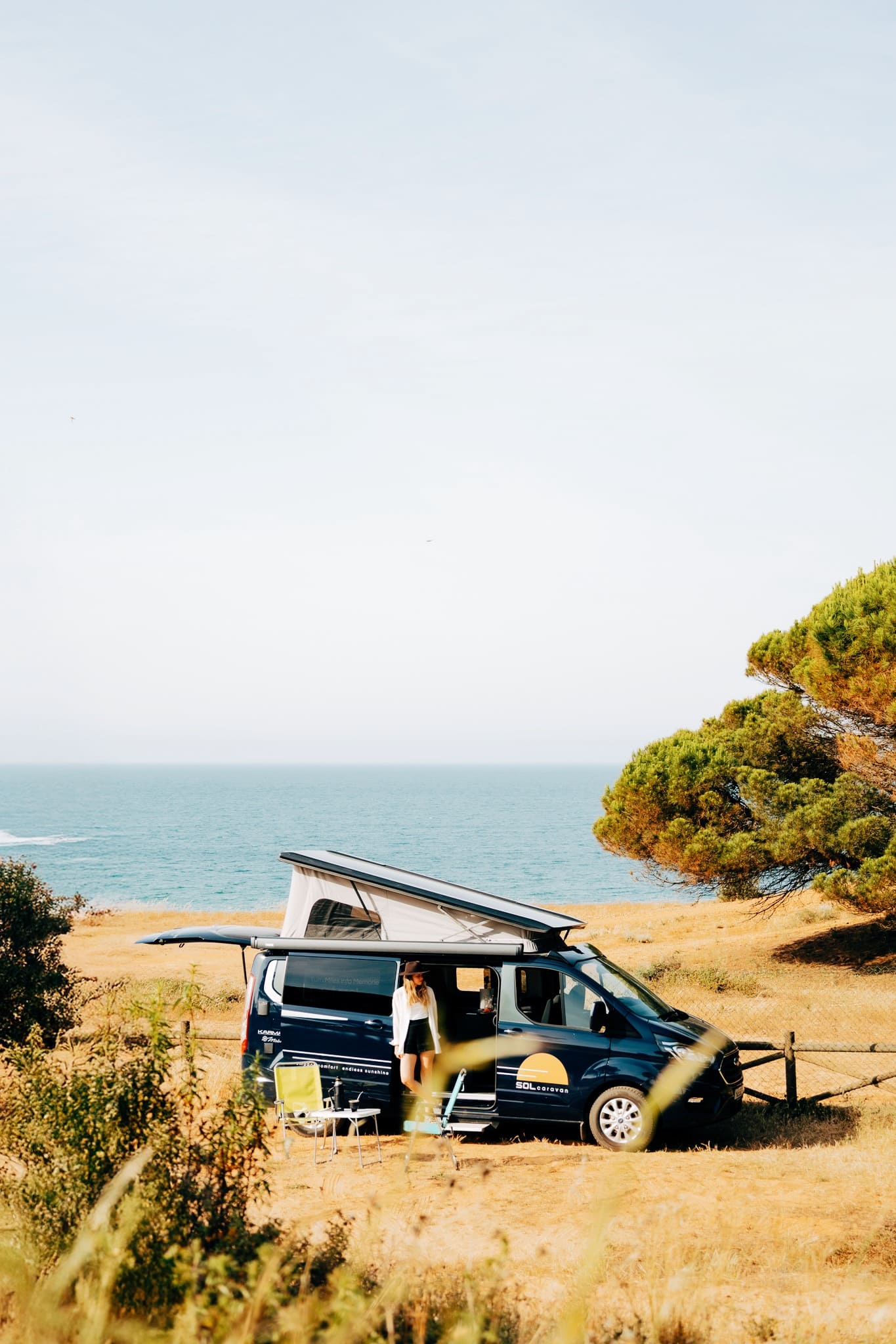 Seting up table in Camper